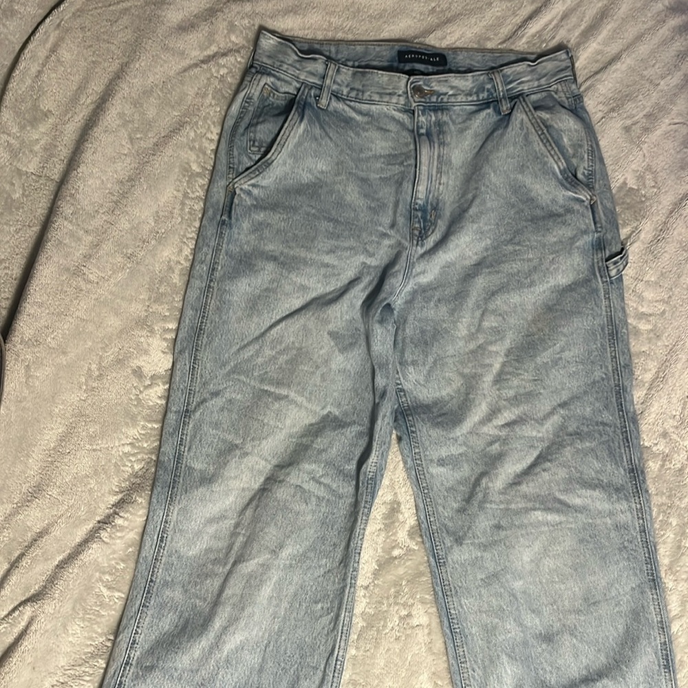 High waisted wide leg Ligh washed jeans.